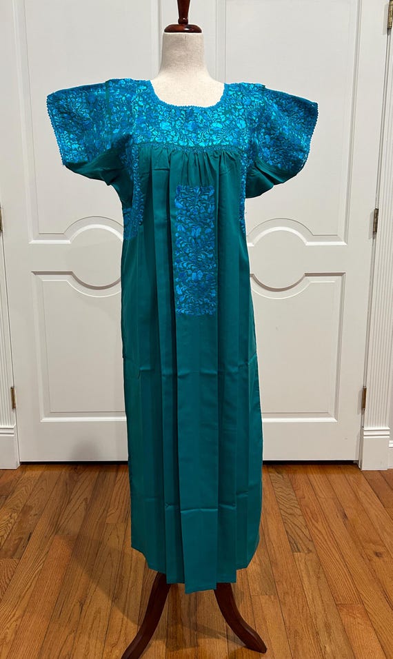 Vestido Largo San Antonino, Vestido Mexicano Bordado a Hilos  de Seda,