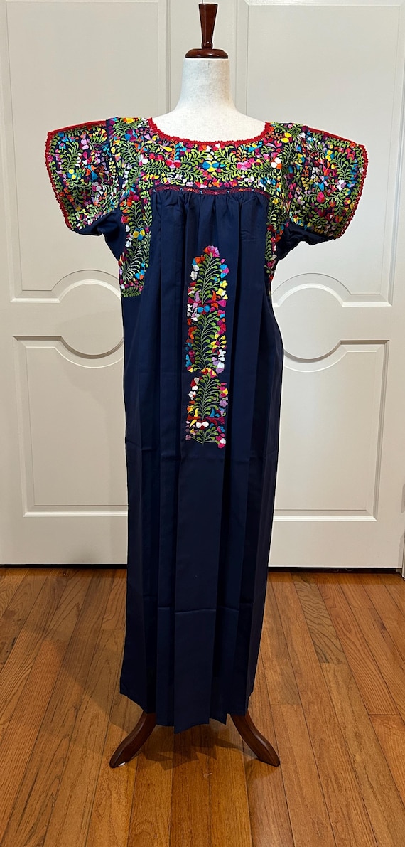 San Antonino Maxi Dress, Oaxaca Mexican dress. hand Embroidered. Silk Threads, San Antonino Maxi Dress, Oaxaca Mexican dress. hand Embroidered. Silk Threads,