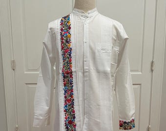 Medium Hand Made Long Sleeve San Antonino embroidery Mexican guayabera Shirt.
