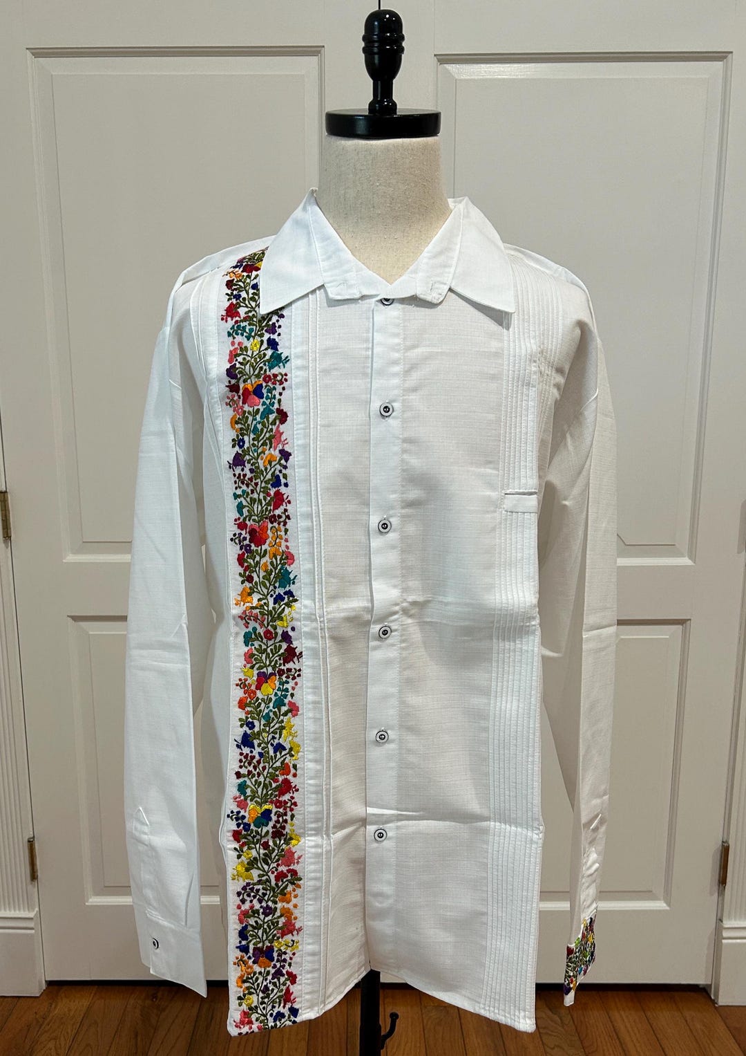 mexican dress shirts Beotyshow Mens Cuban Guayabera Short Sleeve Button Down Beach Tops 155 pounds and wearing a M Mexican Shirt Toluca for Boys