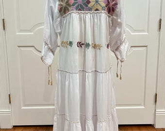 Mexican Chiapas dress, handmade dress made with hand Cross-stitch embroidery. bordado de punto de cruz.