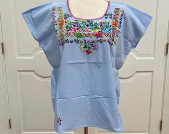 Top artesanal bordado a mano, estilo bohemio/hippie, hecho a mano. Pieza única.