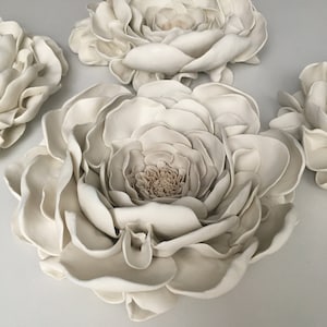 Hand-Sculpted Gardenia Flower Sculpture Set: Beige & White Porcelain Wall Art