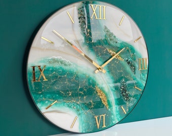 Emerald wall clock, turquoise resin clock, epoxy resin wall clock, green wall clock, epoxy wall decor, minimalist clock, custom clock