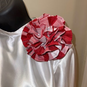 Frau Mittelrote und weiße 5,5-Zoll-Popeline karierte Corsage, Delta-Sigma-Theta, Mutter der Braut, Mutter des Bräutigams, Chor, Weihnachten