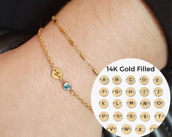 Winzige 14K Gold Filled Plättchen Anfangsstecker Großbuchstabe Anhänger für Permanentschmuck Armband Zierliche personalisierte Scheibenhalskette TERRI