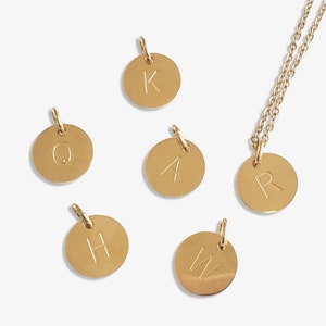 Agregar en el encanto inicial Collar de disco personalizado delicado Colgante Letras personalizadas Moneda de oro Letra Alfabeto A B C E G R S T L N Collar LORI