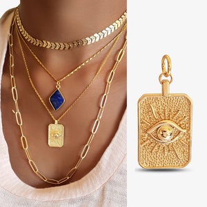 Colgante rectangular de ojo malvado dorado con carta del tarot, collar con etiqueta de barra de buena suerte, collares de buena suerte, joyería texturizada protectora LAINEY