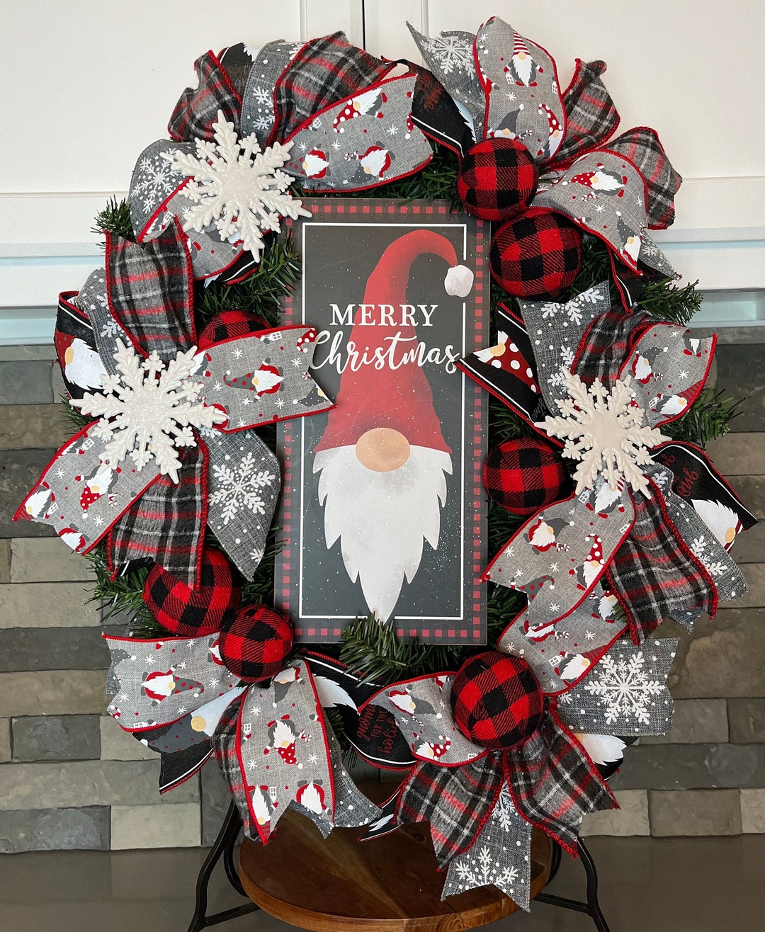 10.5” GNOME WITH WREATH CHRISTMAS GLITTER LANTERN