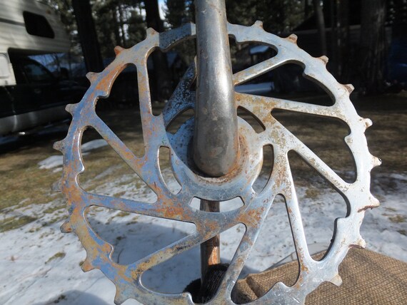 rusty bike chain