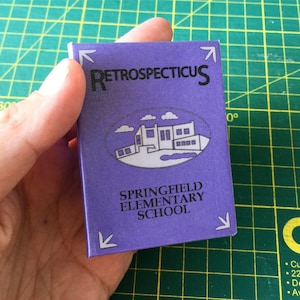 Mini Book &quot;Retrospecticus&quot; The Simpsons, Los Simpson, The Simpsons Gift, Lisa Yearbook, The Simpsons original ornament, Original Gift