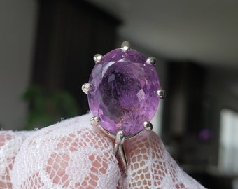 Colgante facetado ovalado de amatista natural de 11,55 ct