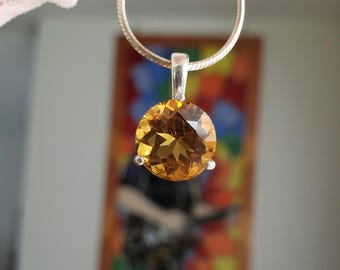 Colgante de citrino natural de 3,75 ct, redondo, facetado y de 3 puntas