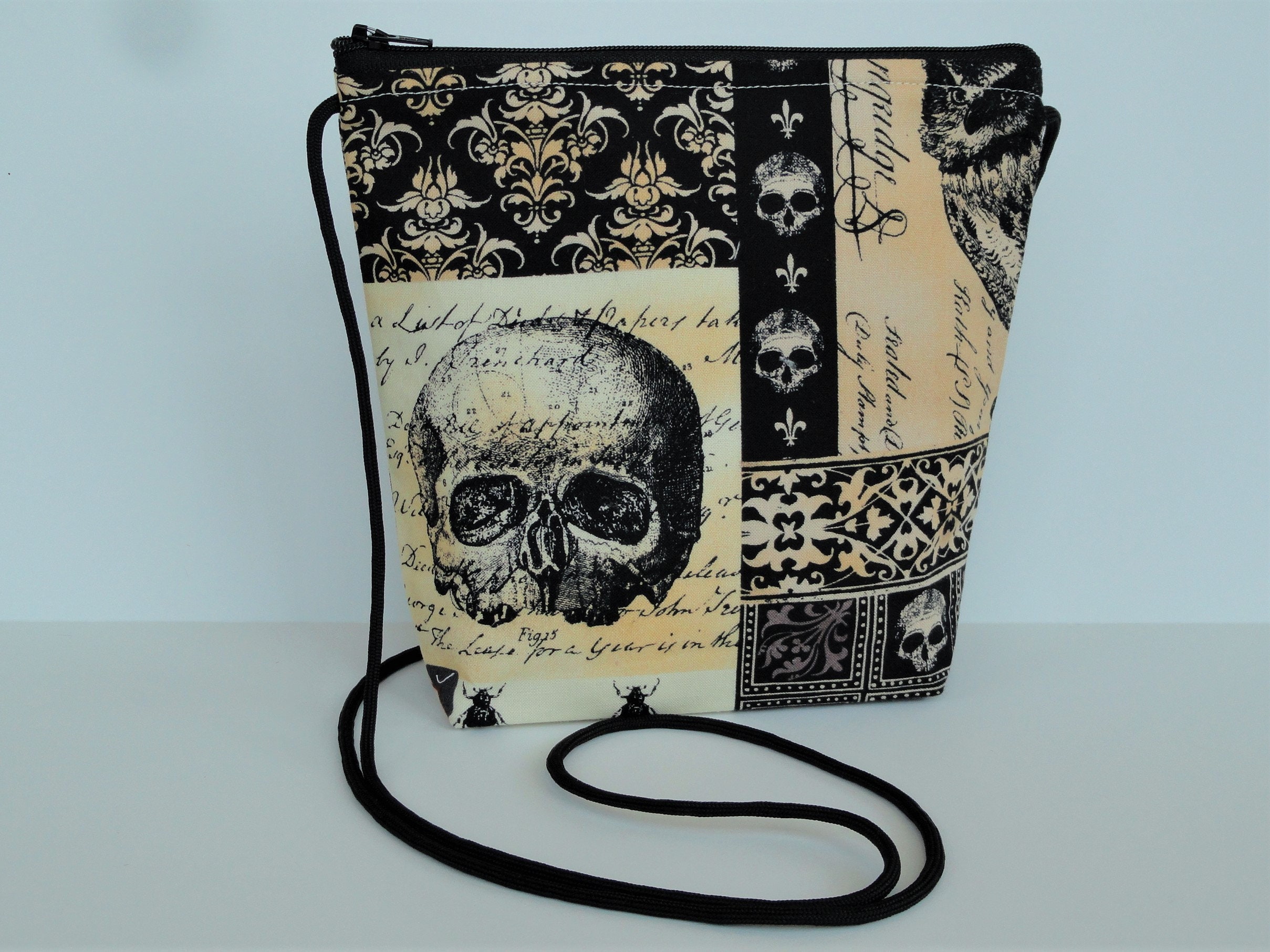 Sletend Small Crossbody Bag Gothic Skull Roses Sling Bag For Women Men,  Mini Messenger Bag Shoulder Handbag With Adjustable Straps