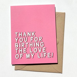 Tarjeta divertida del Día de la Madre para suegra Gracias por dar a luz al amor de mi vida