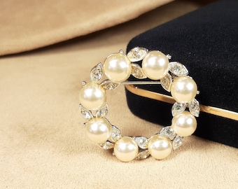 Lisner 1950s Delicate Pearl and Clear Crystal Silver Wreath shaped Brooch, Mid-centuty Unique Collectible Jewelry, Gift for her
