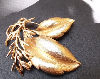 vintage SARAH COVENTRY large leaf gold BROOCH, unique gift for her, collectible jewelry