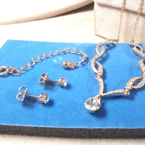 gorgeous AVON romantic wedding gold crystal JEWELRY SET, unique gift for her, collectible jewelry