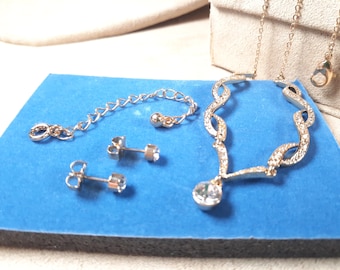 gorgeous AVON romantic wedding gold crystal JEWELRY SET, unique gift for her, collectible jewelry