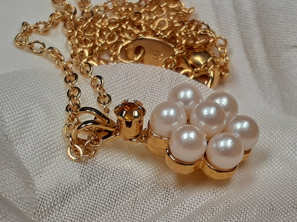 Vintage Avon BW Floral Pearl Pendant Gold Chain Necklace - Etsy