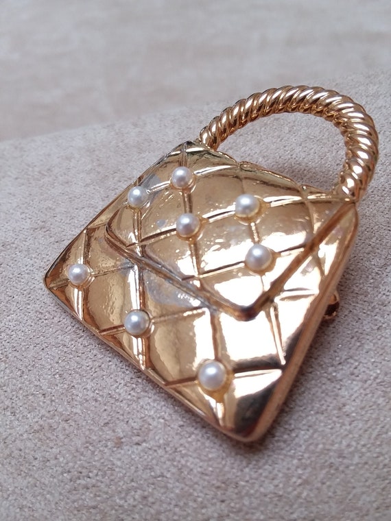 VINTAGE gold pearl HANDBAG purse BROOCH, unique g… - image 4