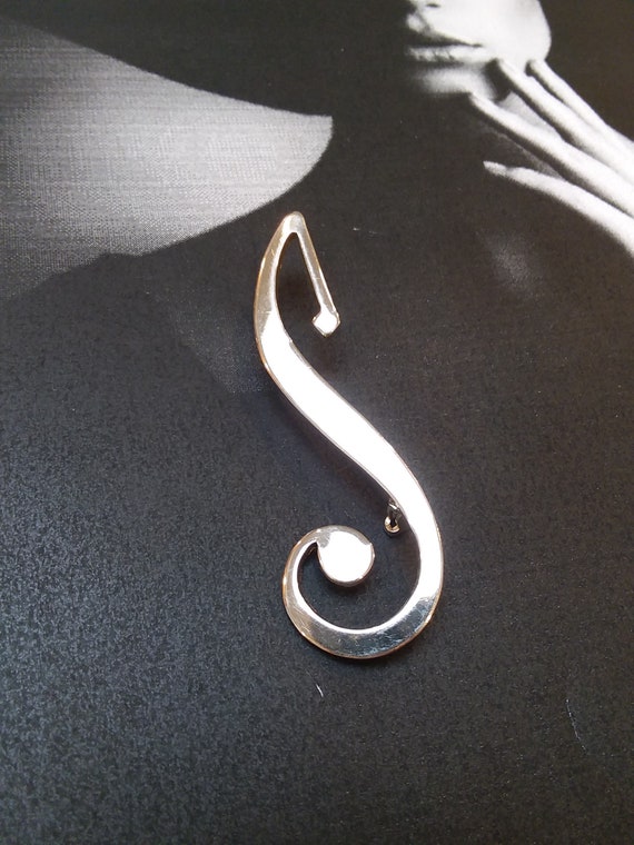 vintage silver tone MUSIC NOTE shaped pin BROOCH,… - image 1