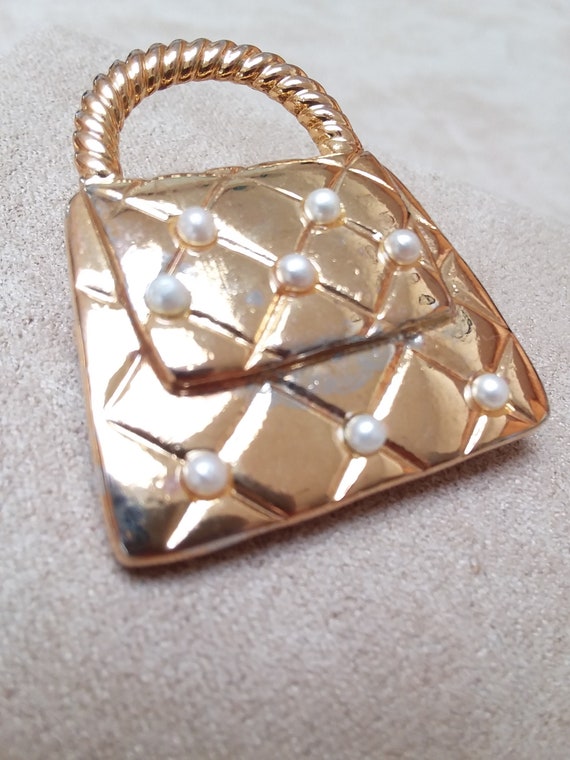 VINTAGE gold pearl HANDBAG purse BROOCH, unique g… - image 3