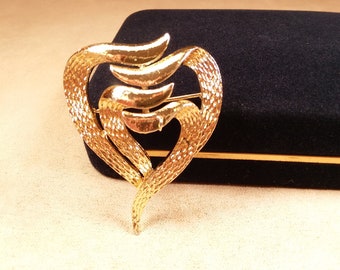 vintage gold HEART shaped BROOCH, unique gift for her, collectible jewelry