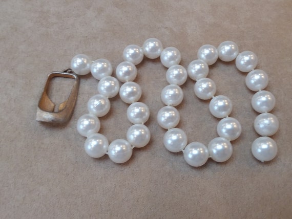 VINTAGE 20th style unique white pearl wedding nec… - image 1