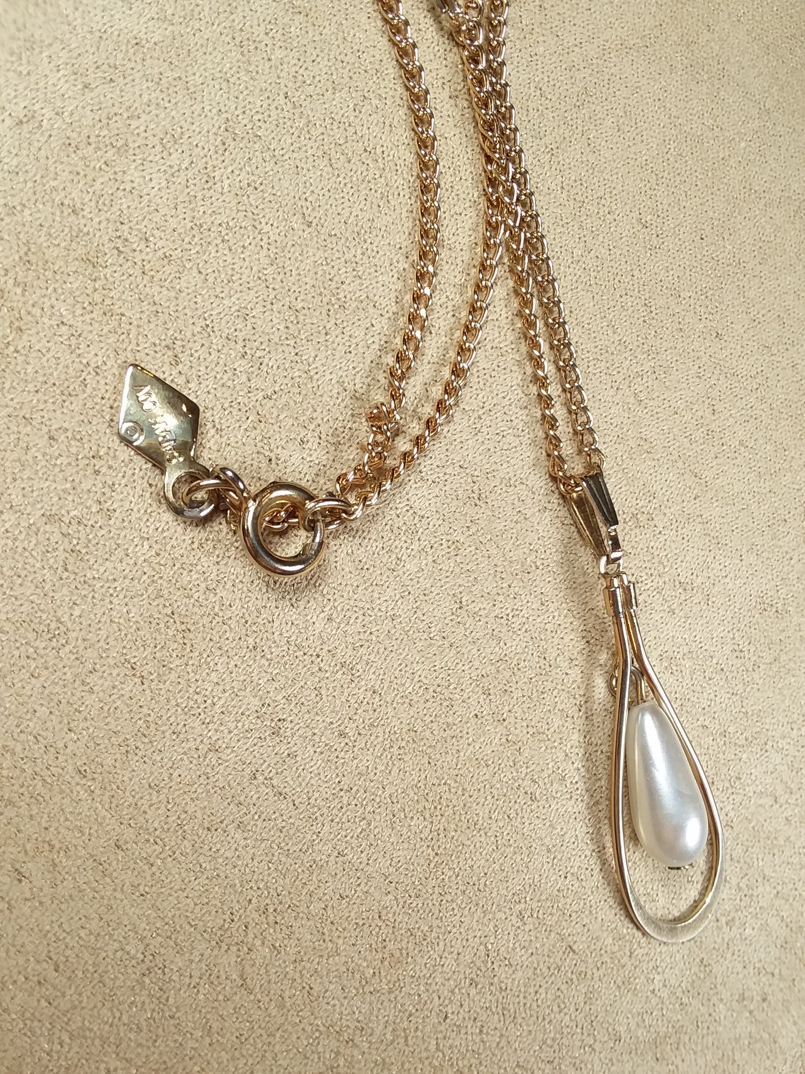 Vintage SARAH COVENTRY Gold Teardrop Shaped Pearl PENDANT Necklace ...
