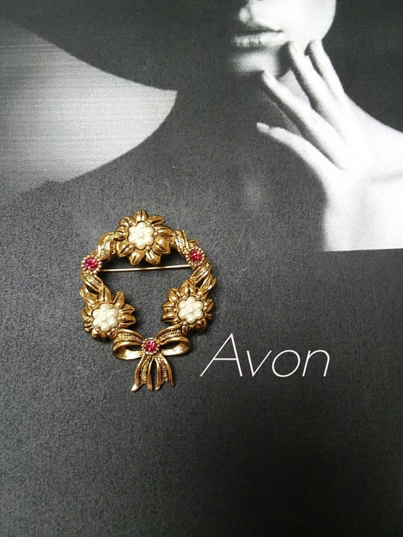 vintage AVON gold tone pearls and read crystals W… - image 2