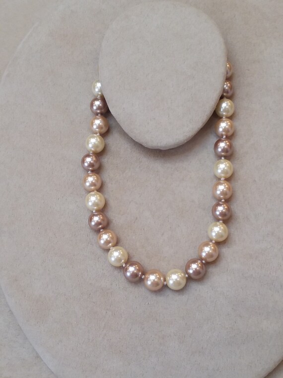 Vintage Triple tone Pearl Necklace,  Unique, Coll… - image 9