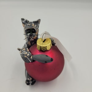 Cat Sculpture - Cat Ornament - Calico Cat Figurine - Miniature Cat Figurine - Cat And Mouse Sculpture - Handcrafted Cat Décor