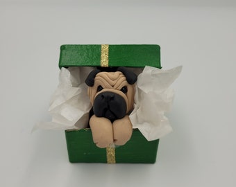 Figura de perro Pug hecha a mano - Adorno de perro mascota - Escultura de arcilla polimérica - Escultura de perro Pug - Caja de regalo de perro Pug - Linda figura de perro