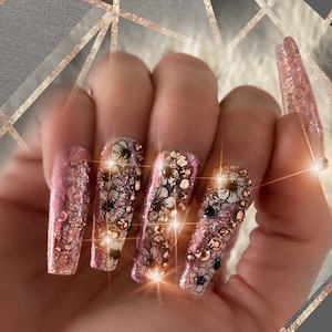 Break My Heart Rose Gold glitter and daisies luxury Press on Nails/bling nails