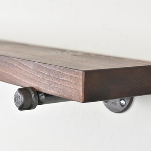 Estante flotante de estilo rústico, estantería de madera maciza, estantería abierta de estilo industrial y de granja con soportes de tubería de hierro, estantes de pared imagen 6