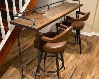 Table mange-debout industrielle de style vintage avec rail pour boissons, dessus de table de canapé de petit-déjeuner en bois massif avec rail pour boissons en tuyau de fer noir