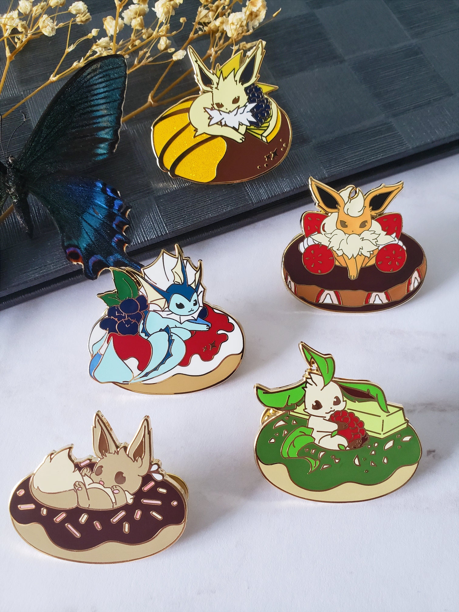 Eevee & Vaporeon Pokémon Pins (2-Pack)