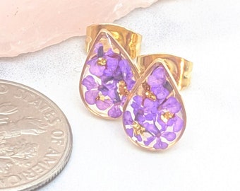 Echte geperste bloemoorbellen - True Grape Purple en Gold Teardrop Studs - Echte bloemsieraden - Royal Purple Posts