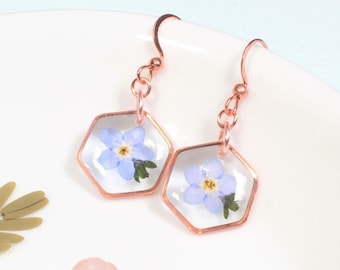 Boucles d’oreilles Forget-me-not, Boucle d’oreille pendante à fleur pressée, Petits bijoux en vraies fleurs séchées, Résine Oubliez-moi pas Boucles d’oreilles, Hexagones, Fait à la main