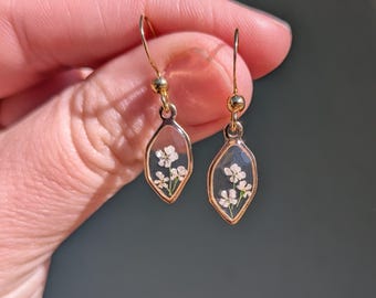Pressed flower earrings, small gold Queen Anne's Lace dangles, tiny dried flower earrings, dainty, minimalist, handmade wildflower jewelry