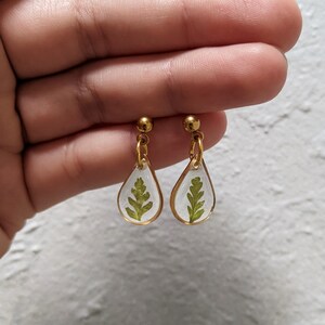 Tiny fern dangle earrings, small teardrop leaf studs, nature lover gift, resin real plant jewelry, pressed flower earrings, dainty, handmade 画像 6