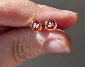 Tiny red real pressed flower earrings, small round studs, gold, silver, minimalist unisex titanium posts, handmade resin jewelry, 6mm circle