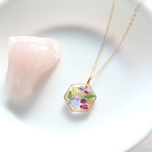 Gepresste Blume Halskette, gemischte Wildblumen Anhänger, handgemachter Schmuck, Geschenk für Pflanzenliebhaber, Gartenparty