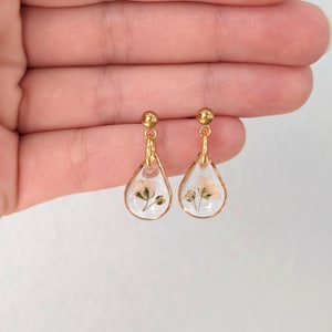 Gold baby's breath earrings, Tiny teardrop dangle ball studs, pressed flowers, nature, white flowers, resin, handmade, handcrafted, dainty
