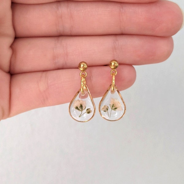 Gold baby's breath earrings, Tiny teardrop dangle ball studs, pressed flowers, nature, white flowers, resin, handmade, handcrafted, dainty