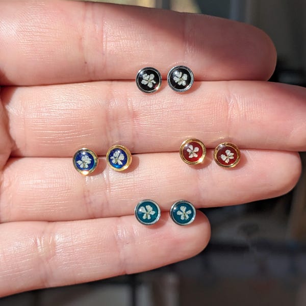 Tiny Pressed Flower Studs Small Handmade Resin Earrings, Round Navy Green Red Black Minimalist Posts Second Piercing Hypoallergenic Titanium