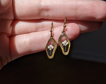 Pressed flower earrings, tiny Queen Anne's Lace dangles, small wavy dried flower earrings, dainty, minimalist, handmade wildflower jewelry