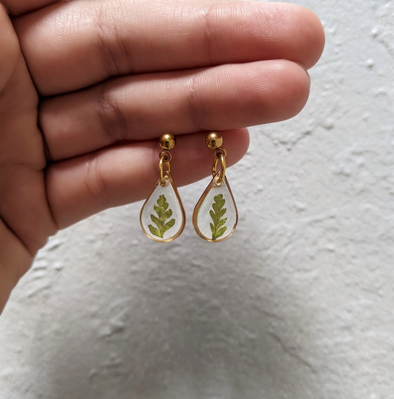 Tiny fern dangle earrings, small teardrop leaf studs, nature lover gift, resin real plant jewelry, pressed flower earrings, dainty, handmade 画像 6