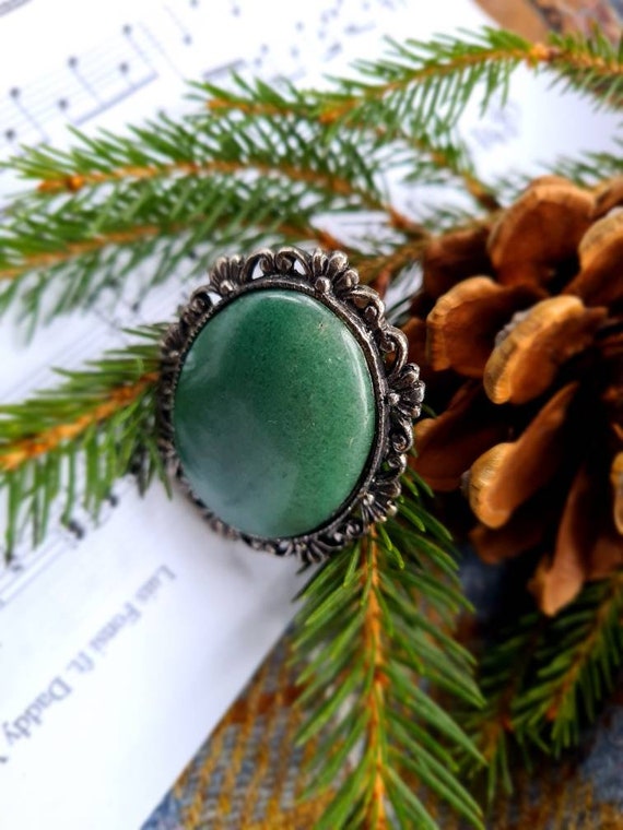Vintage Miracle  celtic brooch with jade large Sem